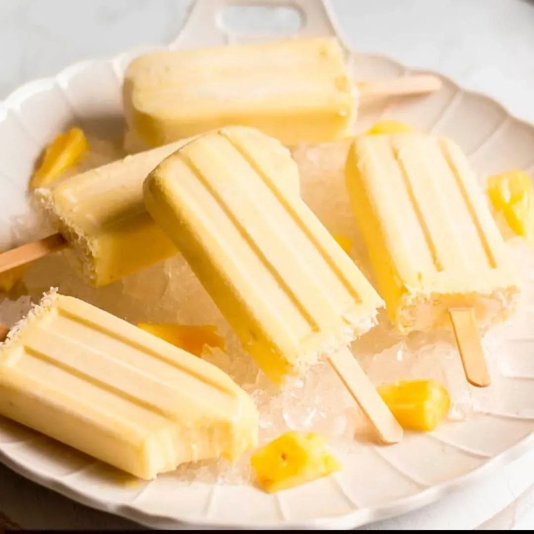 Paleta de piña cremosa